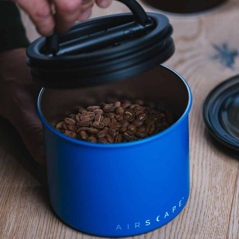 Conserver son café en été : grains et moulu
